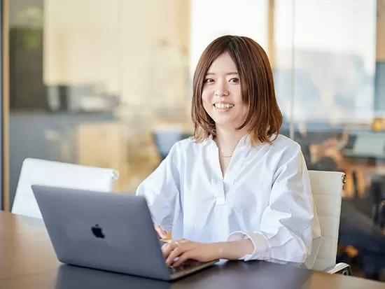 パソコンなど、仕事に必要な備品は全て支給いたします！