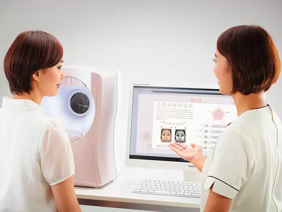 独自の肌解析機を使ってお客様一人ひとりに合わせたスキンケアのご提案が可能です。