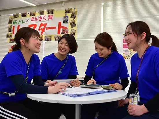 20代～40代まで幅広い年代が活躍中！入社後に資格取得支援があるなど長期勤務者多数！