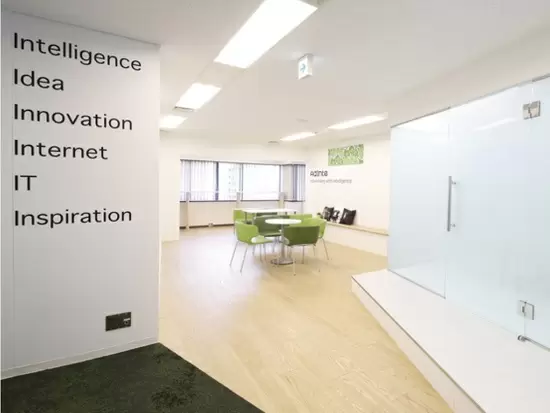 明るく清潔感のある開放的なオフィス。各部署との連携も図りやすい、風通しの良い環境 です。