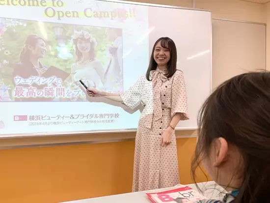 最寄り駅から徒歩5分。最新設備が整ったキレイな学校でのお仕事です