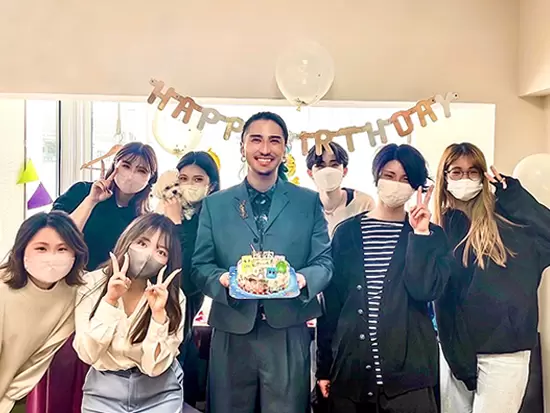 ＼代表の誕生日を社員みんなでお祝いしました！／