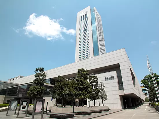新宿本社のオペラシティビル。通勤アクセスも良好です！