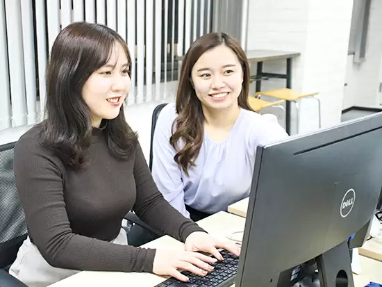 上司・先輩社員が近くにいるので、わからないことをすぐに聞ける環境があります！