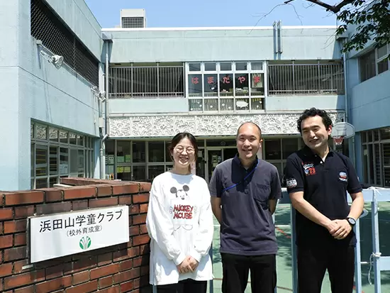 子どもと関わることが大好きなスタッフが日々楽しく働いています。