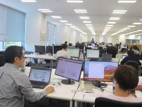 業務に慣れるまでも、慣れてからも、先輩社員のサポートを受けながら働けます。
