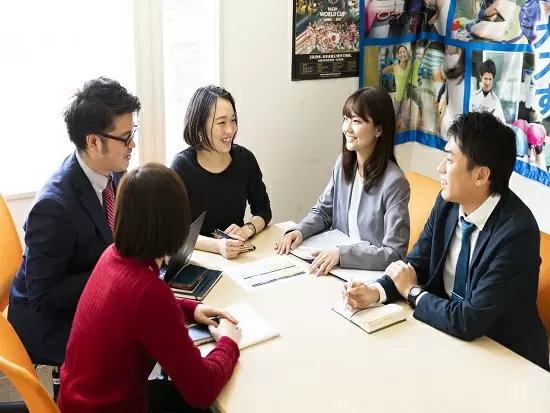 先輩エンジニアや専任の営業担当があなたをサポート！安心して働ける環境です◎
