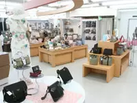 当社のバイヤーがセレクトした商品の数々。幅広い品揃えが自慢。