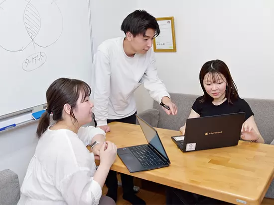 様々な業界の経営者と直接話ができるので、多様な業界の知識を身につけられるをことも当社の特徴です！