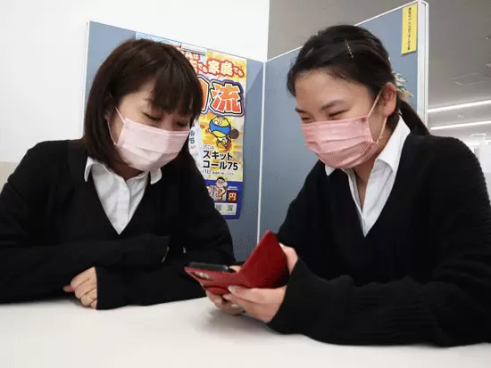 未経験スタートの方もイチから研修で覚えていけます！（写真：営業事務）