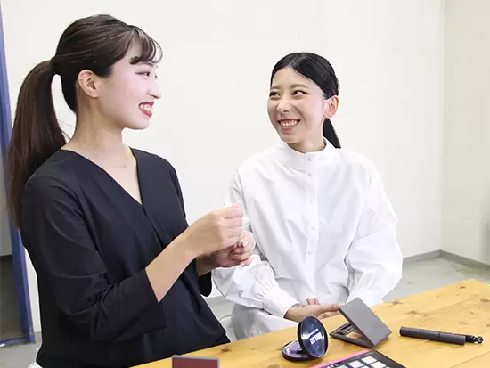 当社で活躍するスタッフは全員がコスメ業界未経験！手厚いサポートで、スキルアップを応援します。