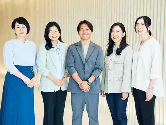堅苦しさのないフラットなカルチャーも自慢。皆で助け合いながら取り組んでいます。