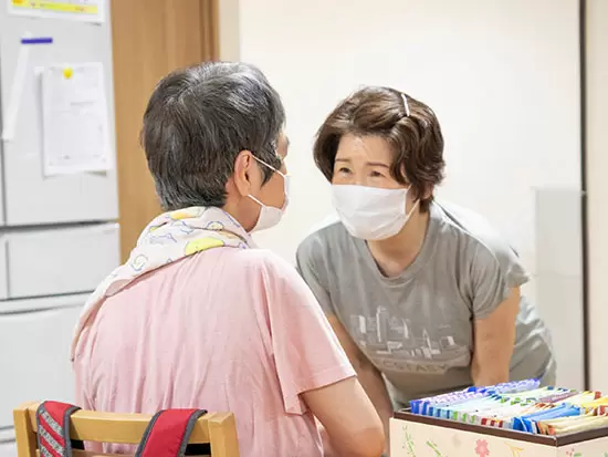 利用者さんにできる限り寄り添い、一人の人として交流しています。