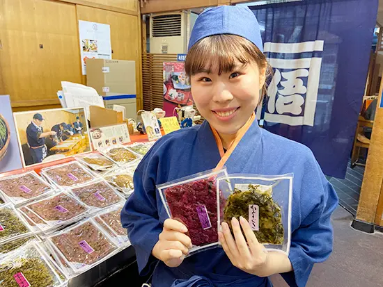 旬の味覚を愉しめる、彩り豊かなお漬物の数々。熟練の職人が丹念に漬込み素材の持ち味を引き出しています。