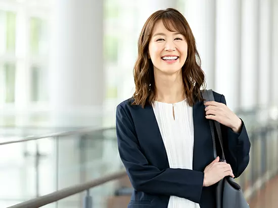オフィスは駅スグで通いやすい立地です。和やかな雰囲気で働きやすく、長く活躍するスタッフばかり。