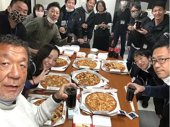 年に二回会社で行われる大決算セールは大盛り上がり！毎回打ち上げも大盛り上がりです。