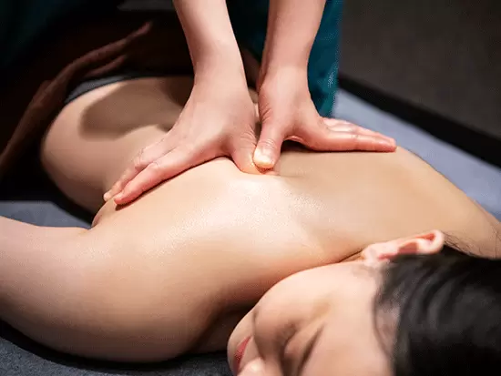 スタッフ同士のチームワークの良さも、当社の魅力の一つ。（SORA THAI RELAXATION SALON）