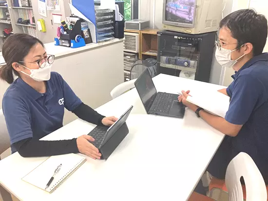 20代～50代まで、幅広い年代のスタッフが活躍！何でも意見を言い合える風通しの良さがあります。