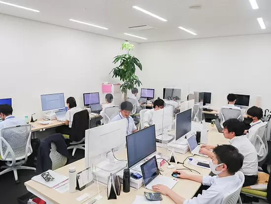 雇用形態や職種・入社年次・年齢問わず、誰に対してもフラットな視点で評価やサポートを行っています。