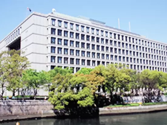 大阪市では局長および区長を内外公募し、民間視点や経営感覚の導入、職員の意識改革、組織活性化を図ります