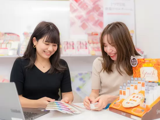 「業界知識がなくて不安…」という方でも大丈夫！同性・同年代の先輩がマンツーマンでお教えします。