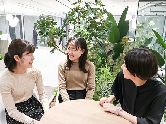 いつでも相談できる環境です。社内は和気あいあいとしています♪