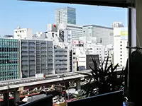 秋葉原から歩いてスグのオフィス。大きな窓から眺める景色は、社員からも好評です！