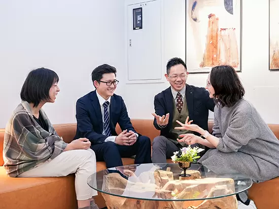 各業界のエグゼクティブ層を支えるビジネスサミットを開催しています。