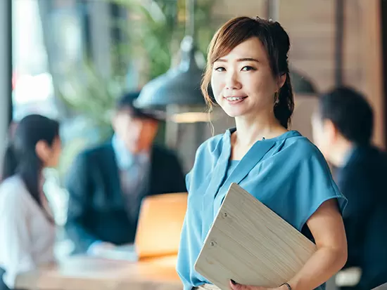＜残業なし・服装＆髪色自由＞プライベートも大切にできる環境で、多くの女性が安定して働いています。