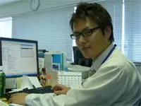 媒体手配担当の多胡さん（25歳）。ムードメーカー的存在