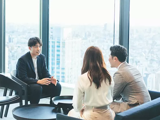 社員間では日々密にコミュニケーションを取りながら仕事を進めています！
