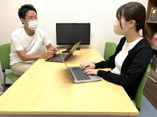女性社員の割合が5割以上☆20～30代の先輩スタッフがあなたを全力でフォローしますのでご安心を！