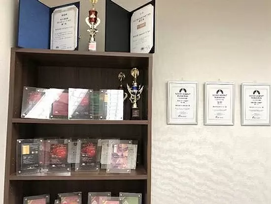 小規模の会社でありながら、安定した取引先が多数。クライアントからの表彰の回数も少なくありません！