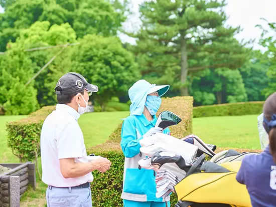 ゴルフのプレー時間は一組あたり5～6時間。 夜間の営業や事務仕事なども一切ありません。