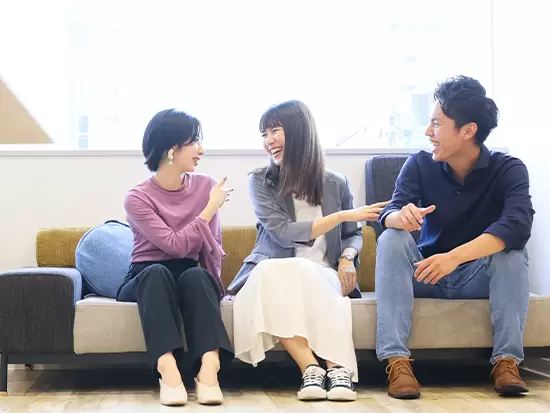 東京オフィスでの募集です。先輩たちが教えていくので、未経験でも安心♪