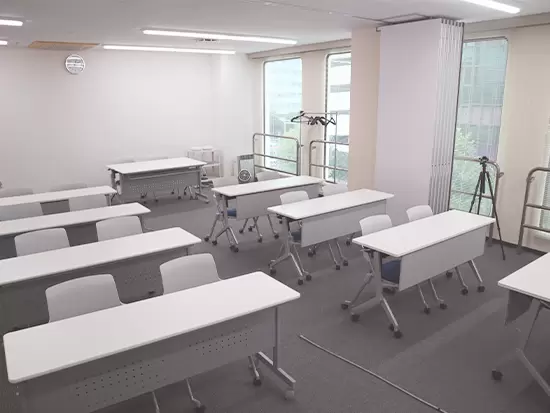 自社内に、トレーニングルームや研修会場を備えています。
