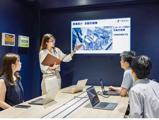 エンジニアや営業、役員など、様々なメンバーが積極的に意見を交わし合っている職場です！