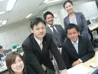 アットホームな社内。うれしい結果は、全員で拍手し祝福します。