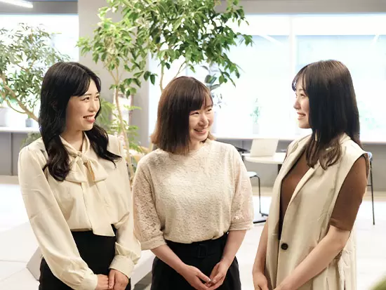 みんな20代なので話しやすく仲良しです♪ ランチタイムには女子会トークも！