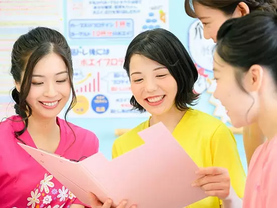 女性を中心に様々な方が活躍しています。