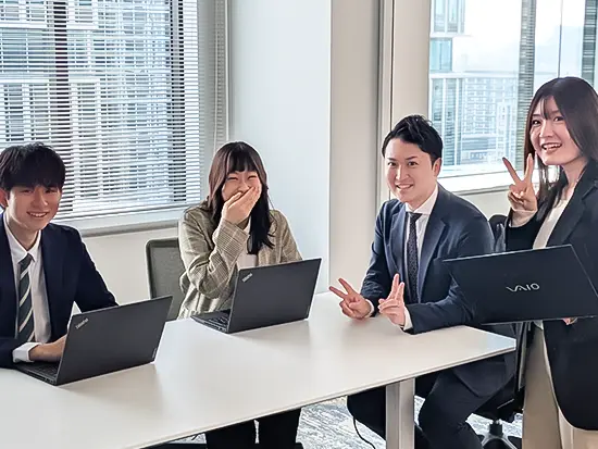 活気ある雰囲気のオフィス。多様性の意識を大切にして働いています。