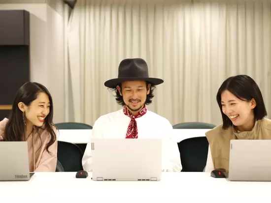 20代・30代のユニークな経歴を持つメンバーが多い当社。歓迎会やランチも開いています♪