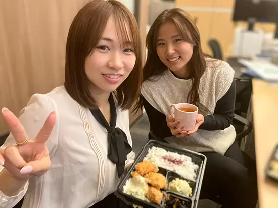 業務時間中だけではなく、休憩時間や業務後の飲み会もあり、コミュニケーションも円滑です◎