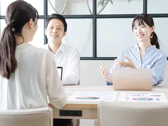 20～40代まで幅広い年齢層のスタッフが活躍しています♪