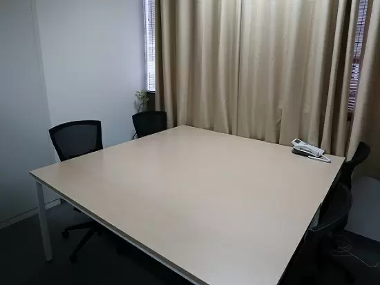 こちら休憩スペースになります。広く自由に使って頂けます。