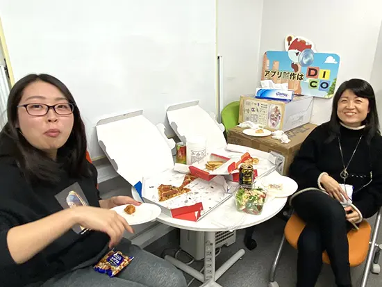 社内イベントではピザパーティーを開催したことも♪楽しむときはしっかり楽しみます！