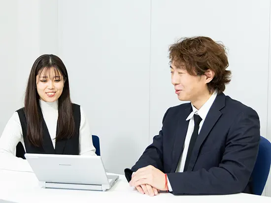 未経験メンバー多数活躍中！2～3ヵ月のITスクール研修をご用意しているため、安心して成長できます◎