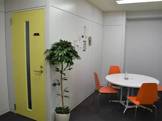 社員同士で気軽におしゃべりができるスペースがあります！