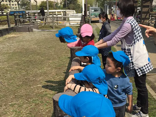 自然豊かな総合リクレーション公園が園のそばにあるため、外遊びに出かけることもしばしば♪