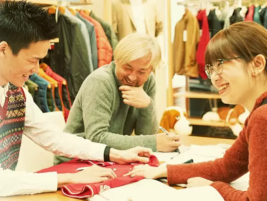 本部スタッフとして商品の企画や生産に携わるキャリアも選べます。